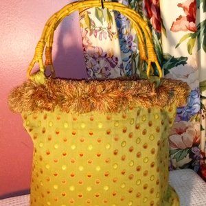 RARE FIND GREEN BASKET HANDBAG /TOTEBAG WITH BAMBO HANDLES AND TRIMMED FUR
